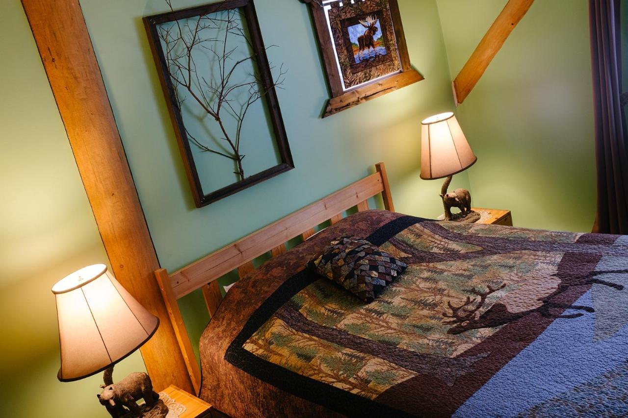 Arctic Divide Lodge Dease Lake ภายนอก รูปภาพ